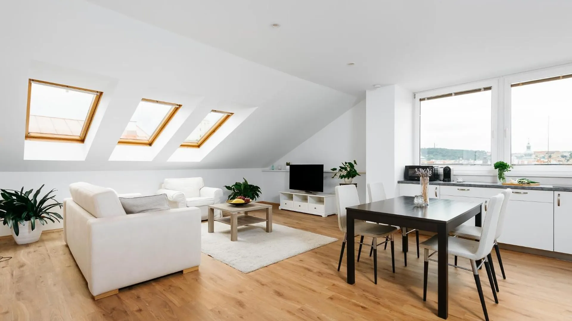 Mia Cozy Apartment With Prague Castle View, Parking & Ac