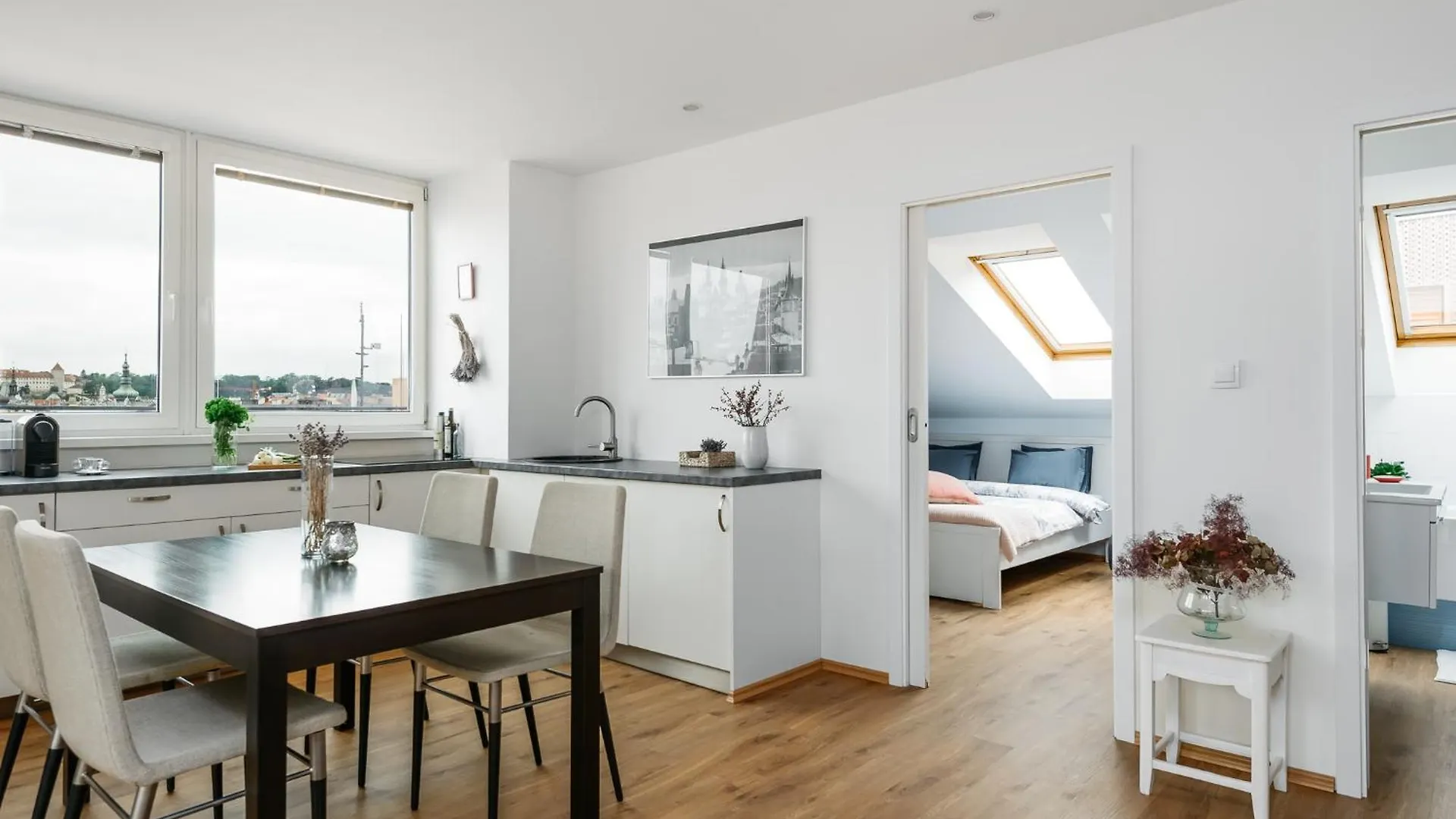 Mia Cozy Apartment With Prague Castle View, Parking & Ac