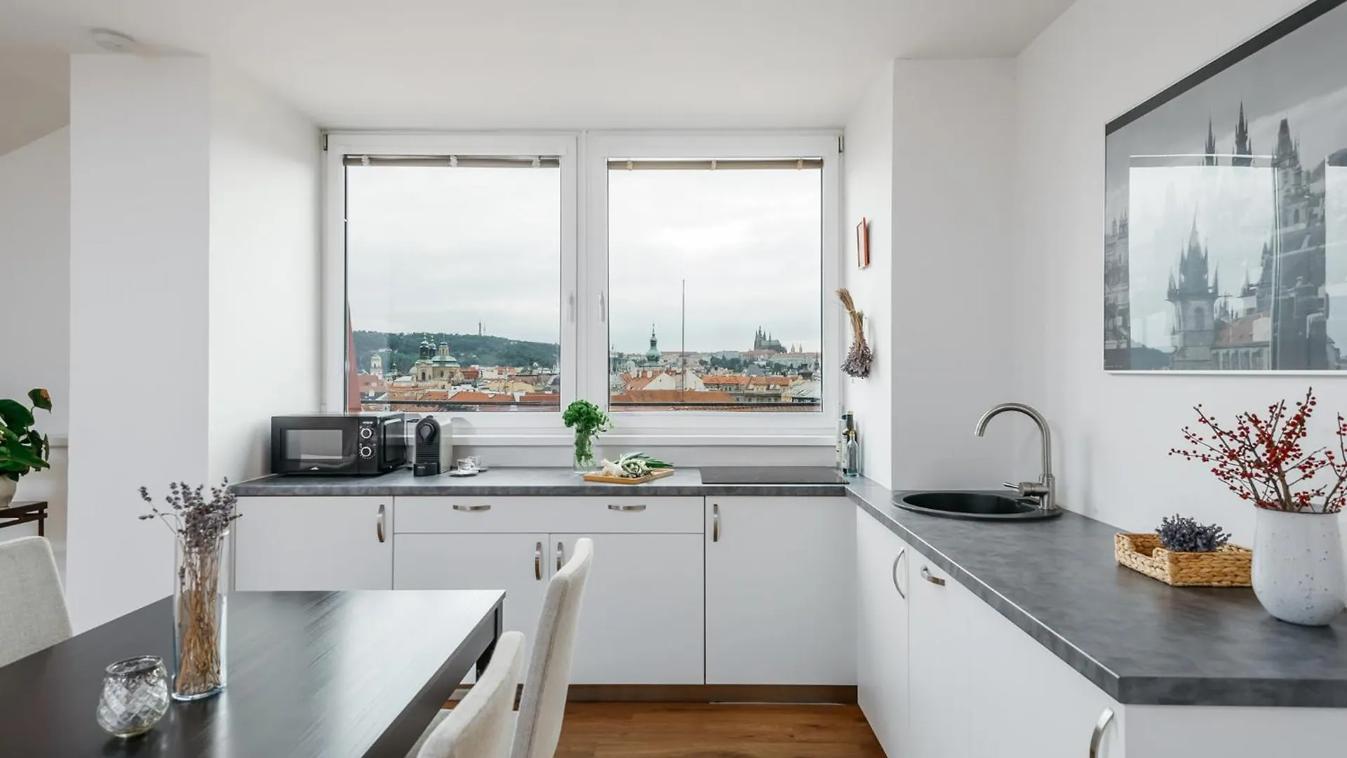 Mia Cozy Apartment With Prague Castle View, Parking & Ac