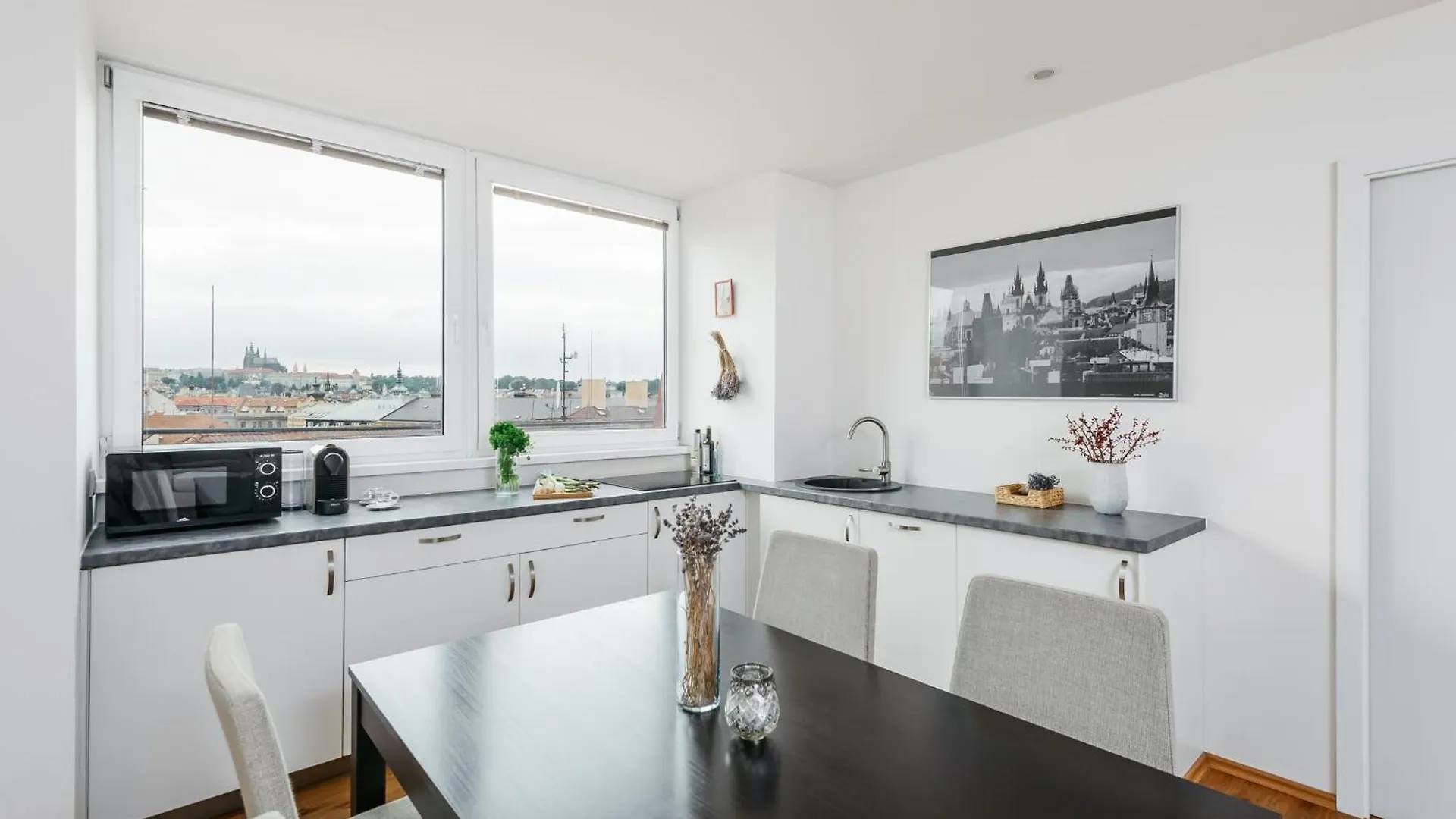 Mia Cozy Apartment With Prague Castle View, Parking & Ac