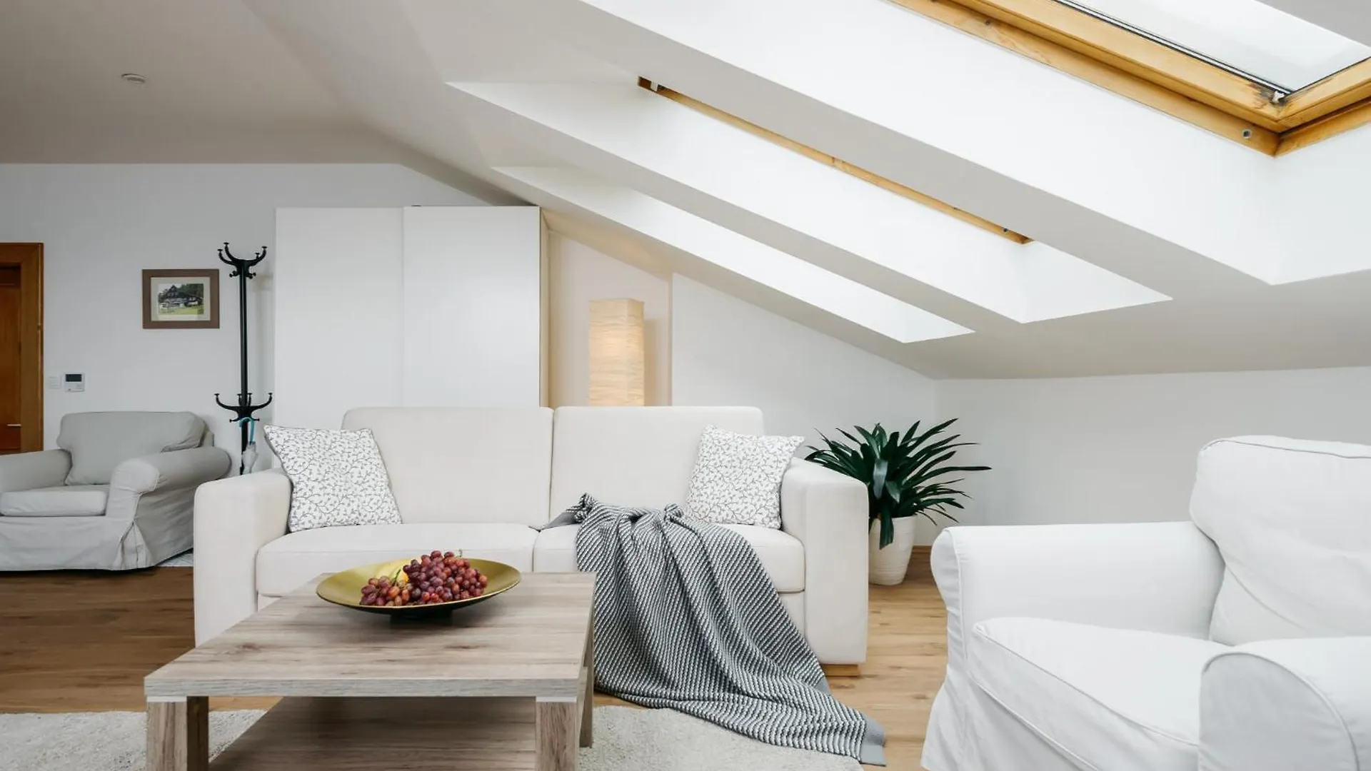 Mia Cozy Apartment With Prague Castle View, Parking & Ac