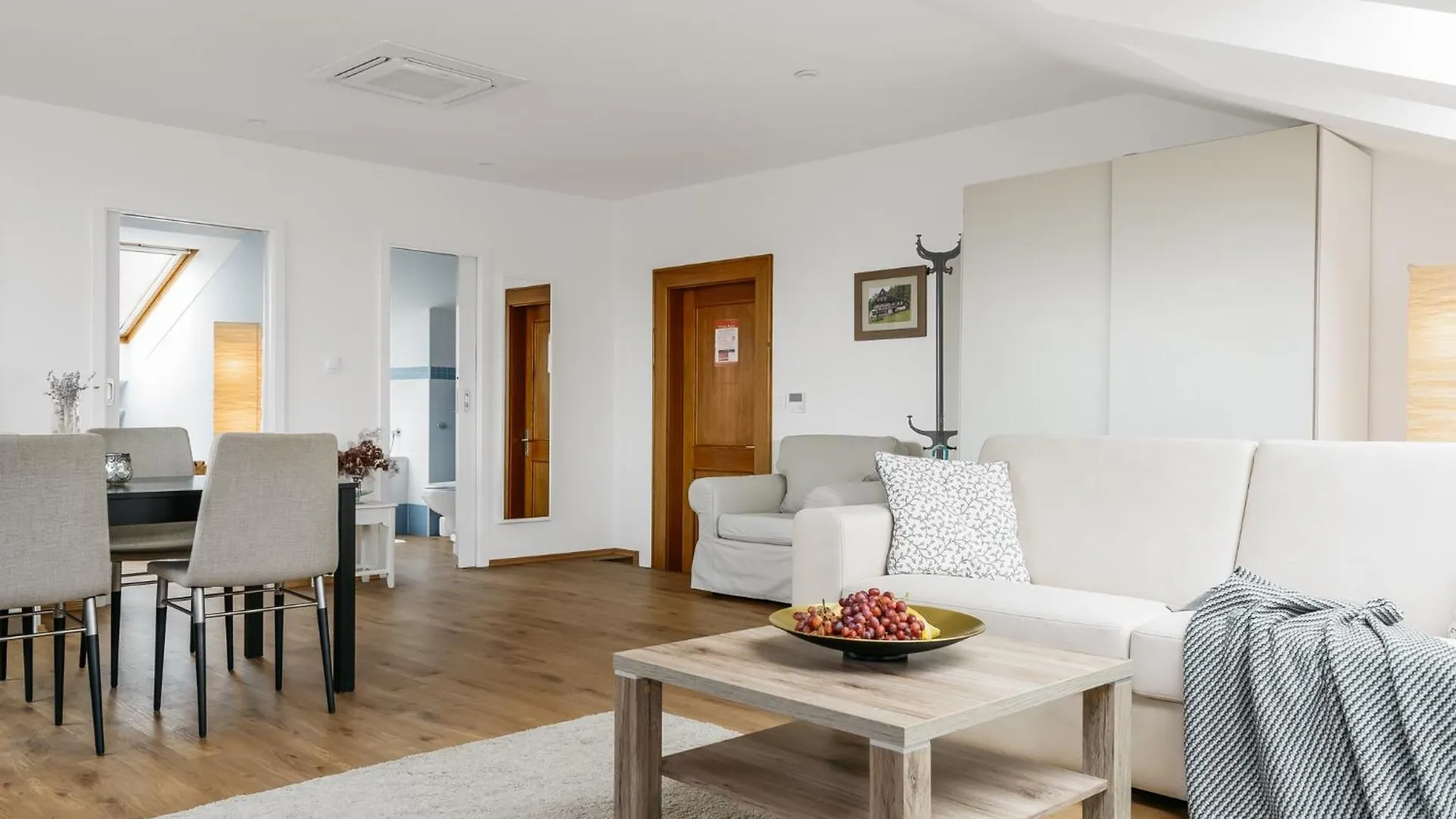 Mia Cozy Apartment With Prague Castle View, Parking & Ac Tsjechië